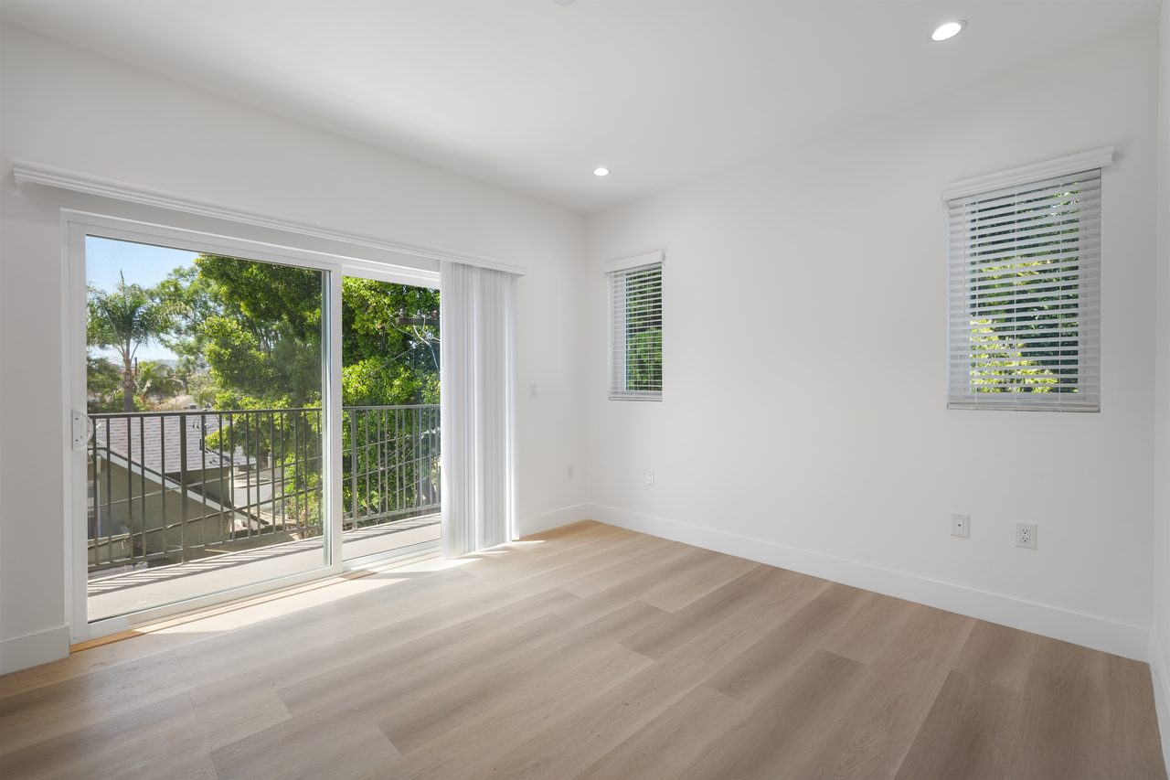  #1857: Hollywood - Queen Bedroom D W/ Private Bathroom  -  #1857: Hollywood  - Gallery -  1