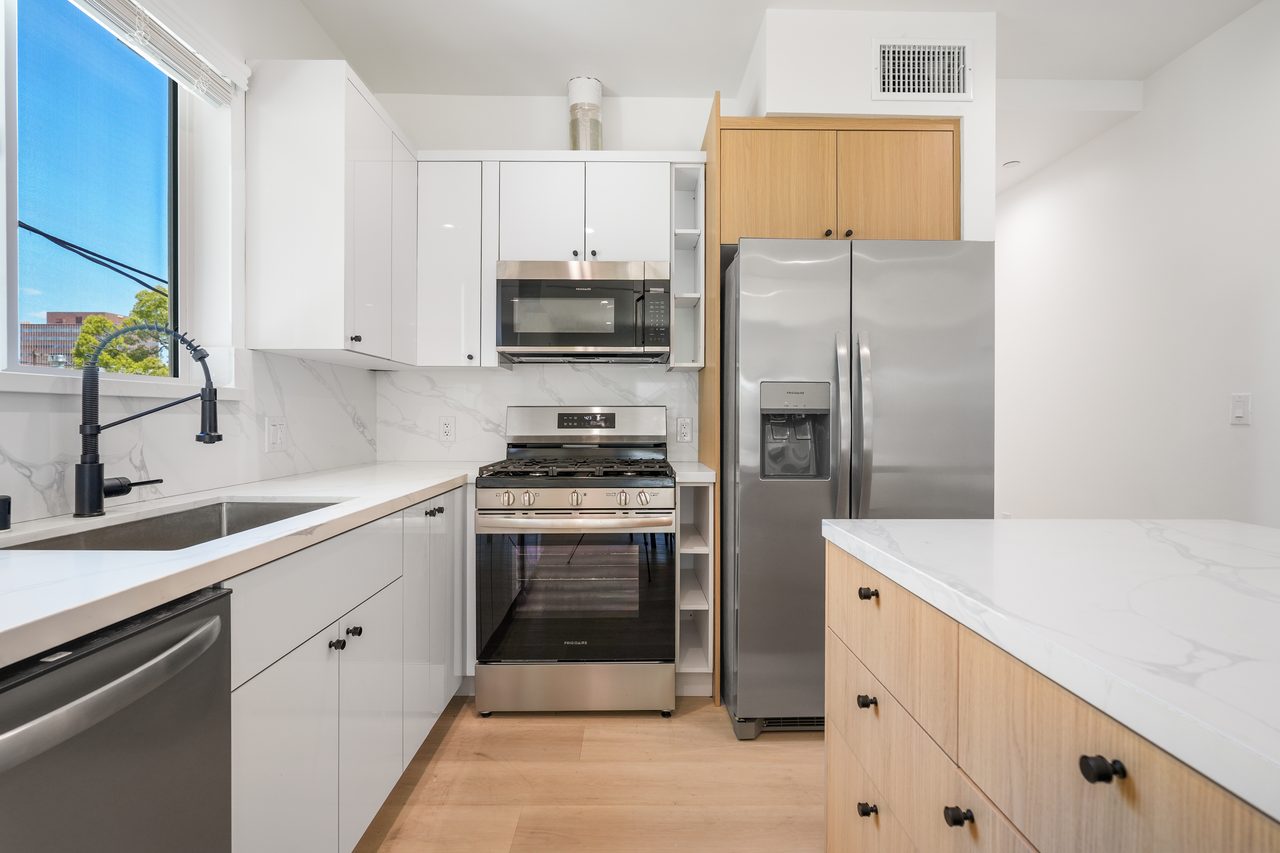 #1857: Hollywood - Queen Bedroom D W/ Private Bathroom - #1857: Hollywood - Gallery - 13