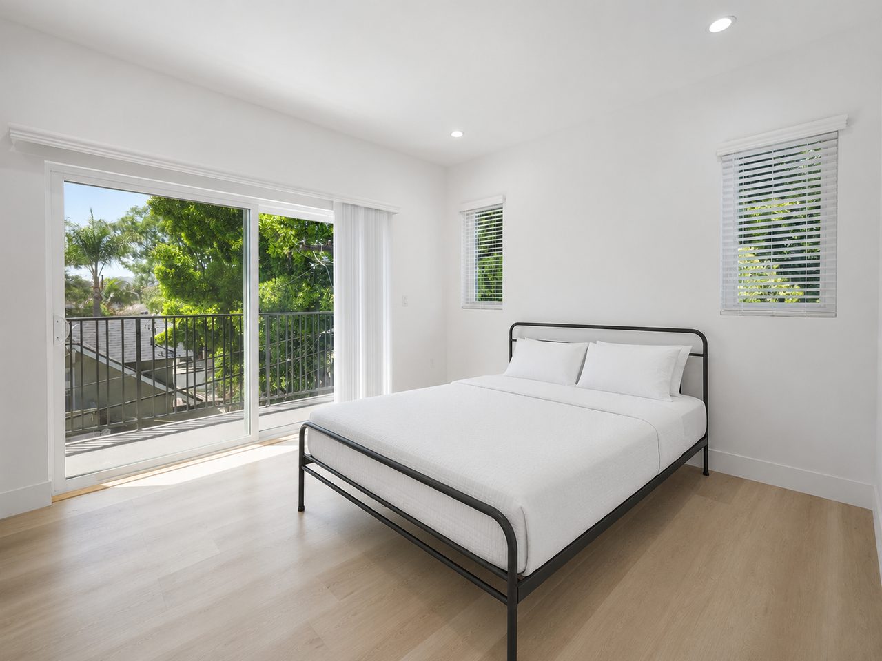#1857: Hollywood - Queen Bedroom D W/ Private Bathroom - 17