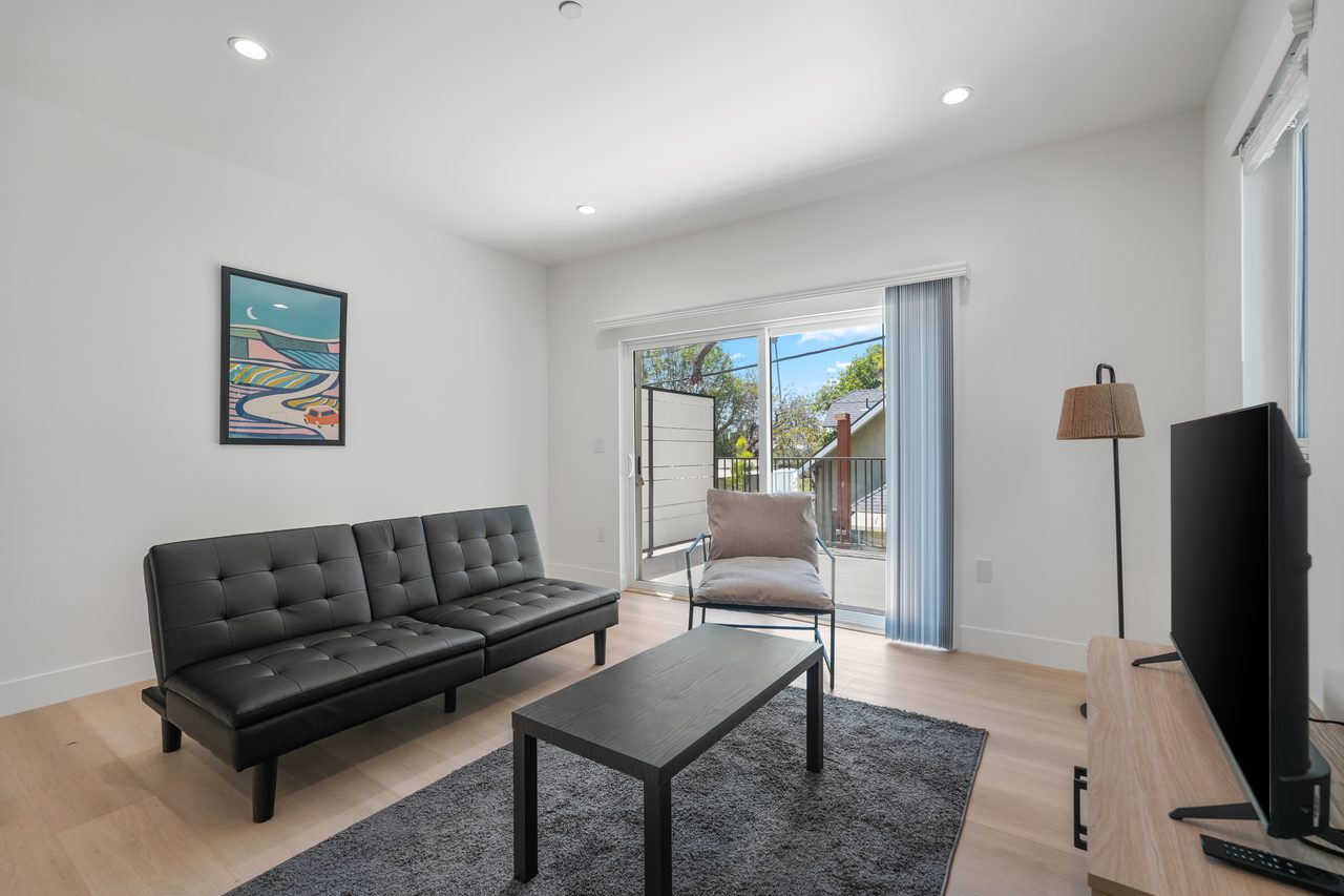  #1857: Hollywood - Queen Bedroom D W/ Private Bathroom  -  #1857: Hollywood  - Gallery -  6