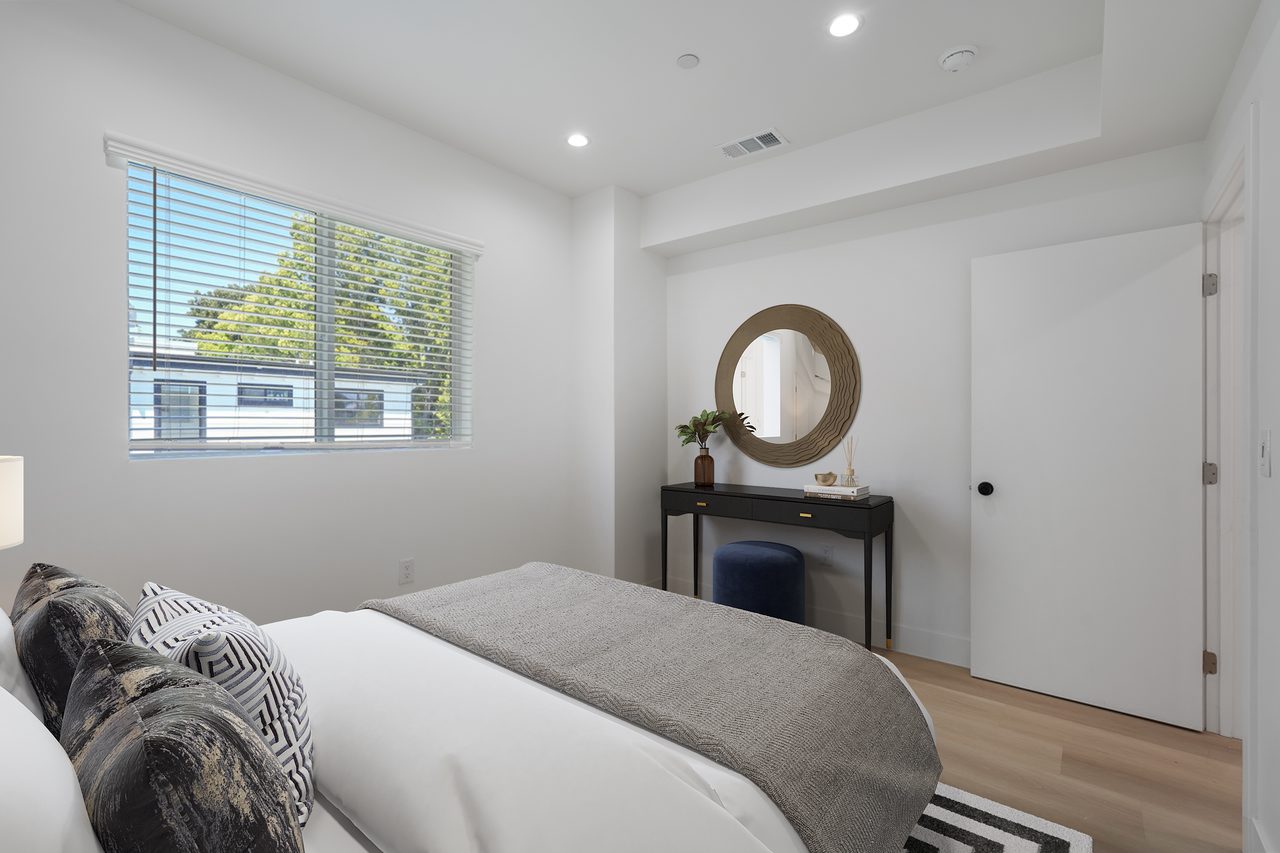 #1857: Hollywood - Queen Bedroom C - #1857: Hollywood - Gallery - 15