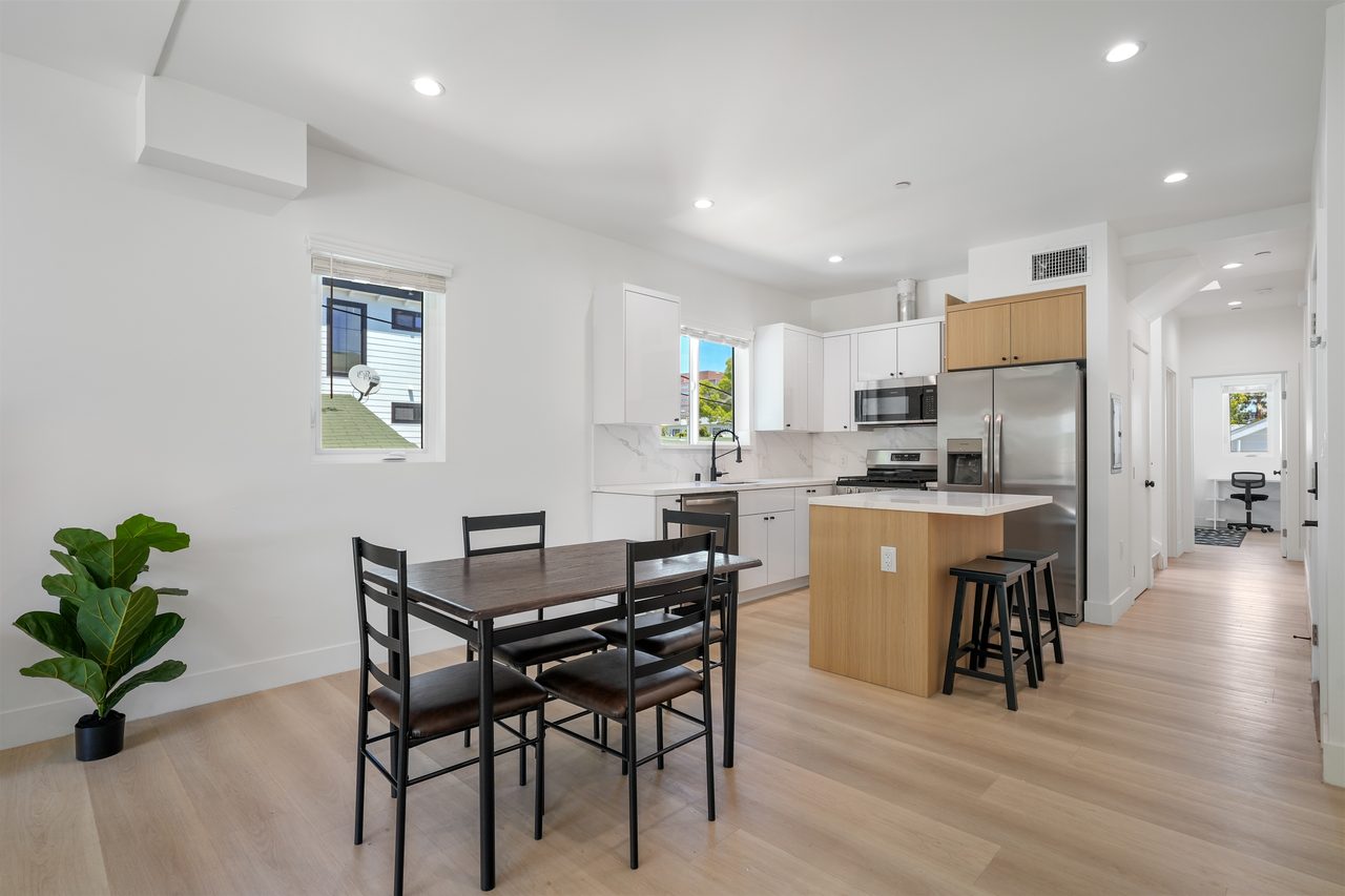  #1857: Hollywood - Queen Bedroom C  -  #1857: Hollywood  - Gallery -  5