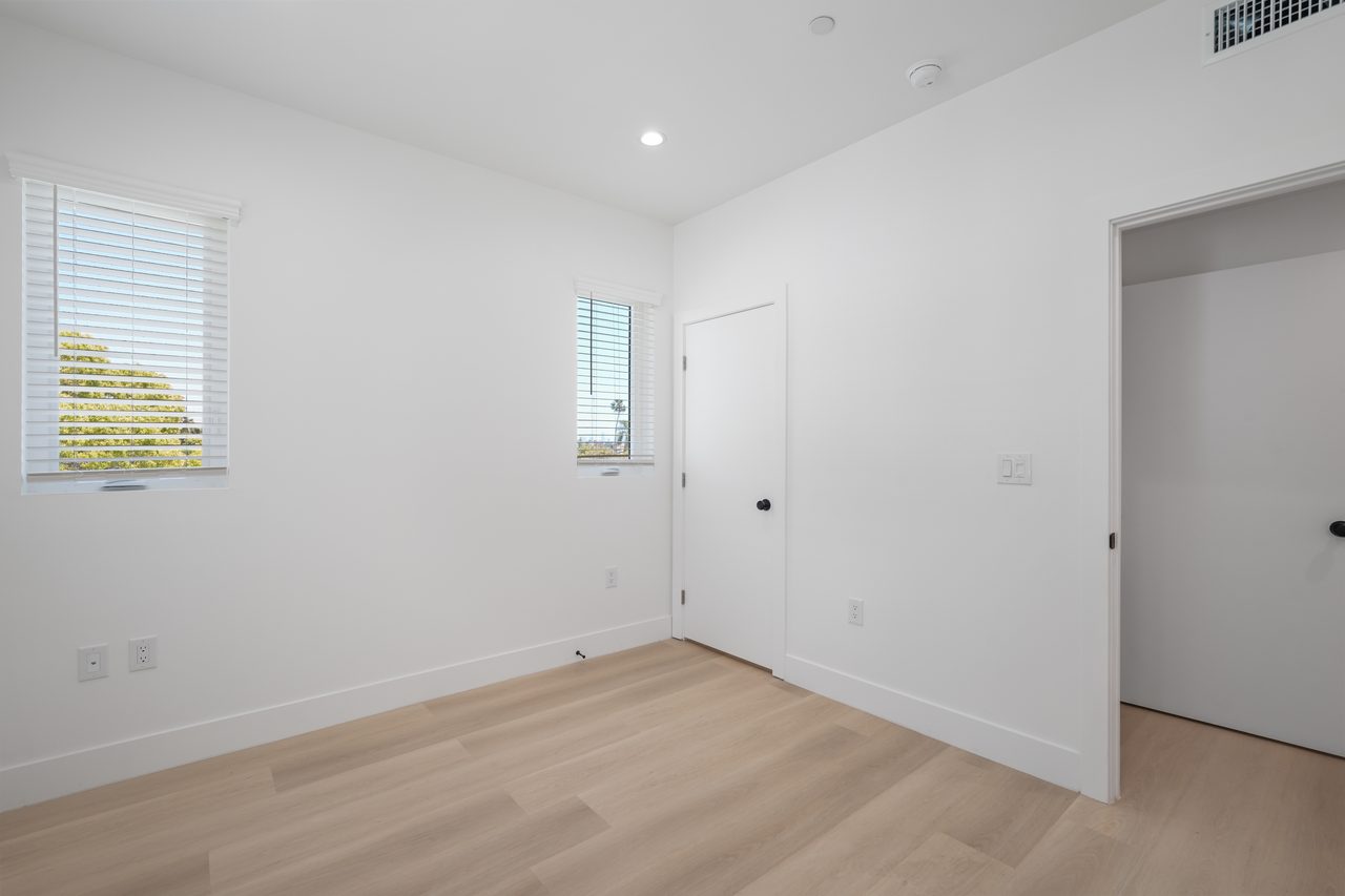 #1857: Hollywood - Queen Bedroom B - #1857: Hollywood - Gallery - 3