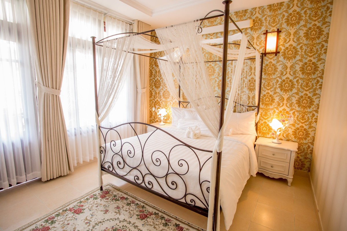  Queen Room With Balcony (Full Room)  -  Homestay with Saigonese at MH Villa  - Gallery -  1