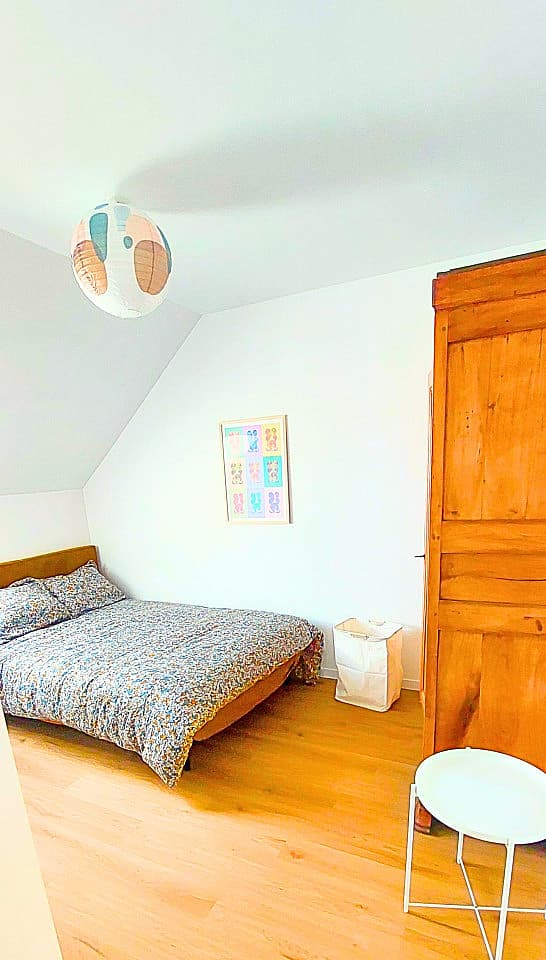 Bedroom With Private Bathroom - La Libération Home - Gallery - 8