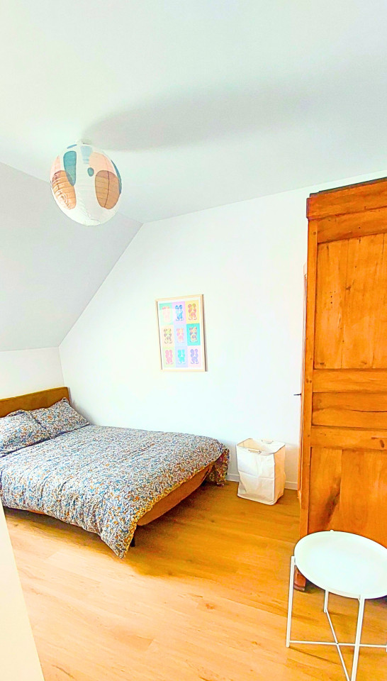 Bedroom With Private Bathroom - La Libération Home - Gallery - 5