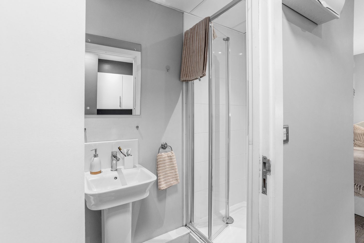  Classic Bigger Studio - Castle View  -  Northgate House Apartments  - Gallery -  3