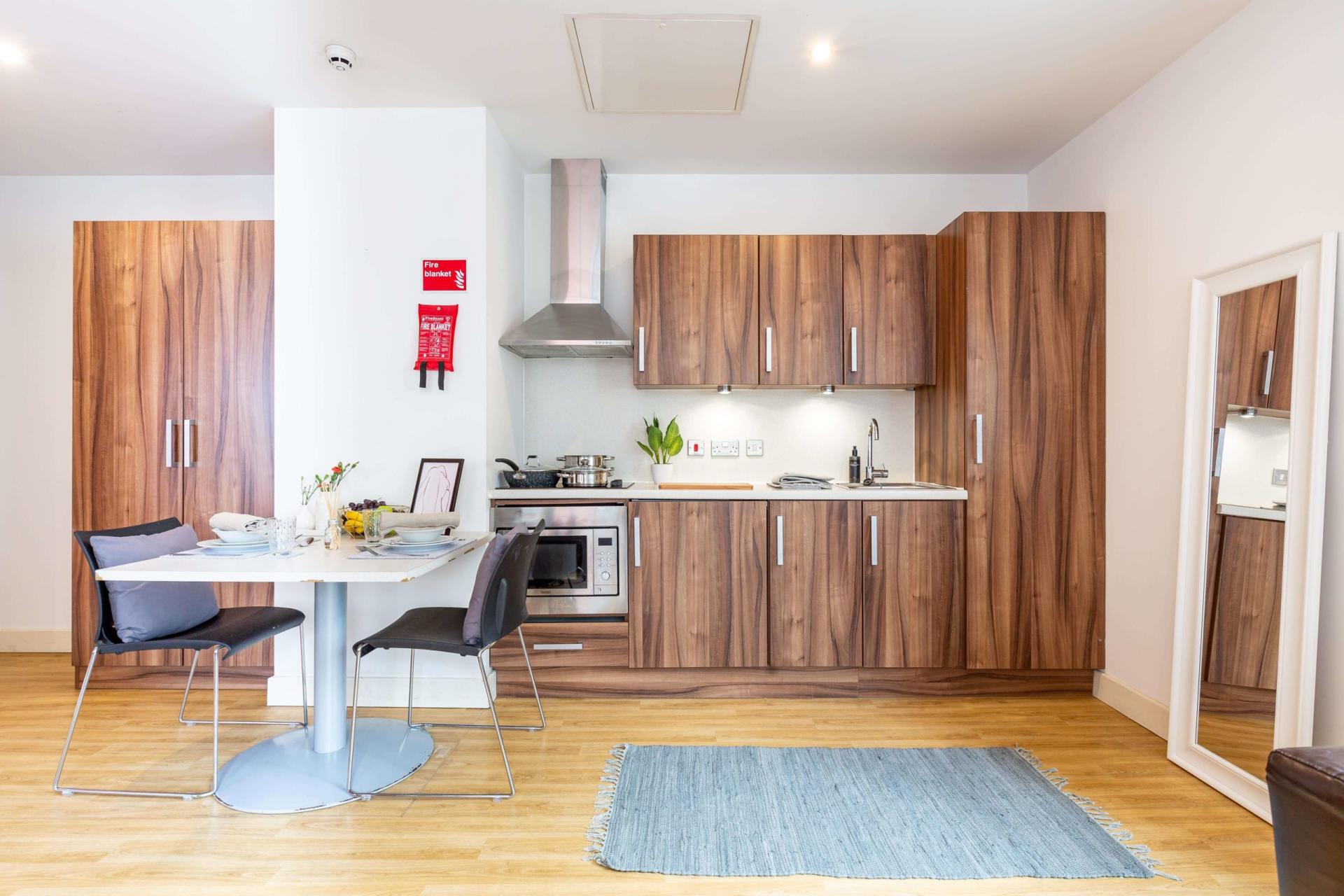 Deluxe Studio - King Square Studios - Gallery - 18