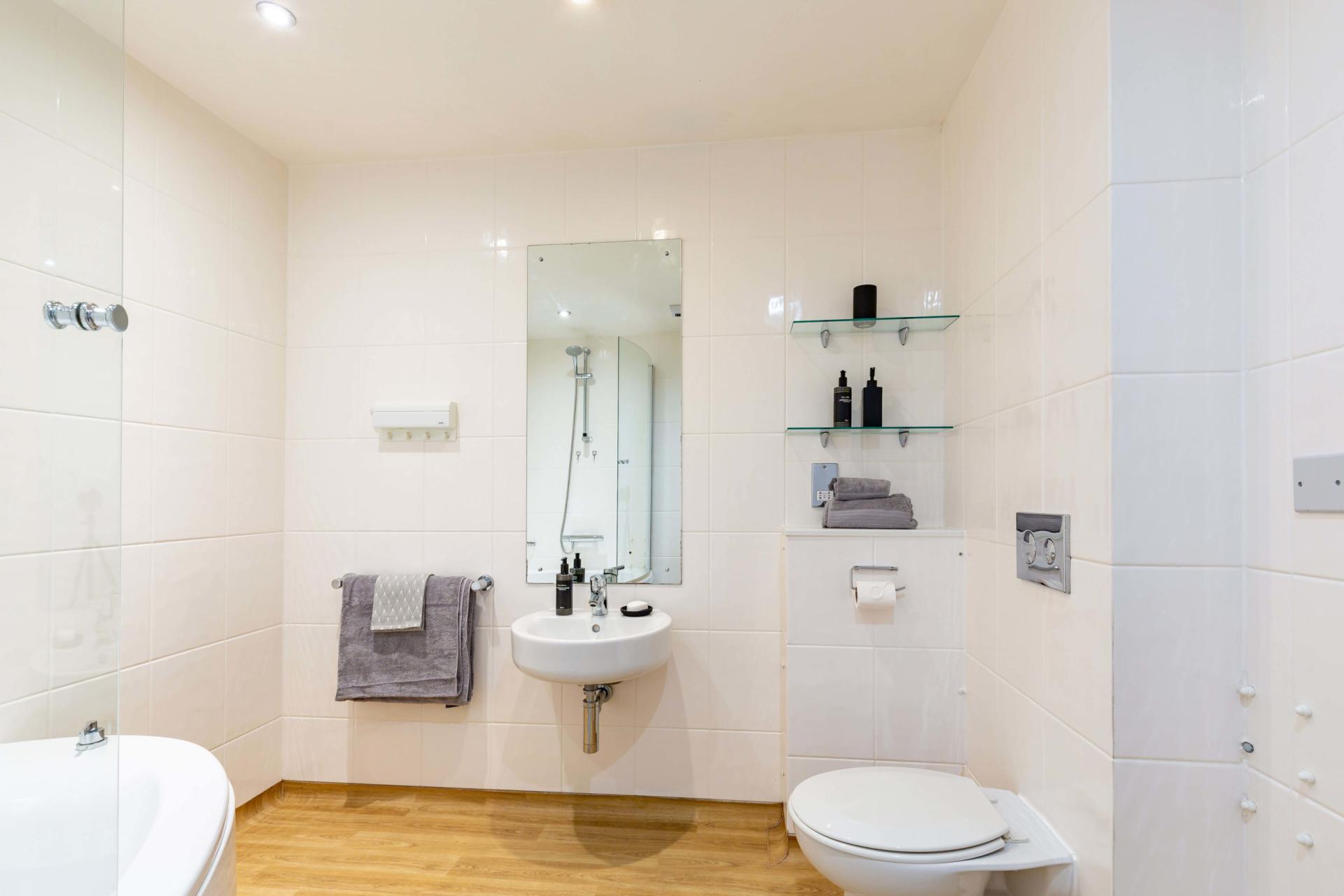 Studio With Bath - King Square Studios - Gallery - 8