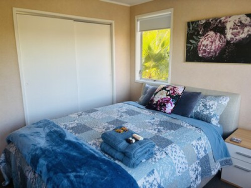 Cosy double bedroom, own bathroom