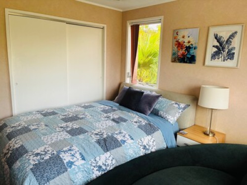 Cosy double bedroom, own bathroom - Gallery - 7