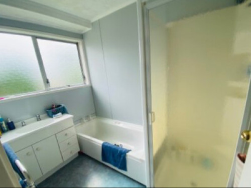 Cosy double bedroom, own bathroom - Gallery - 24