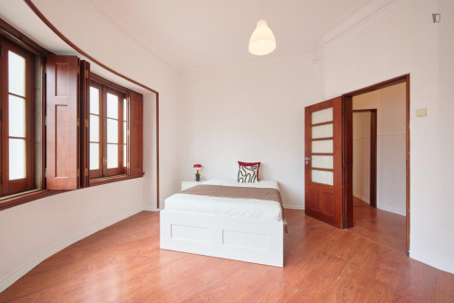 Ample double ensuite bedroom in Estrela