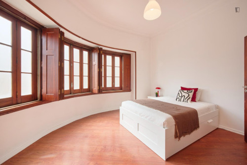 Ample double ensuite bedroom in Estrela