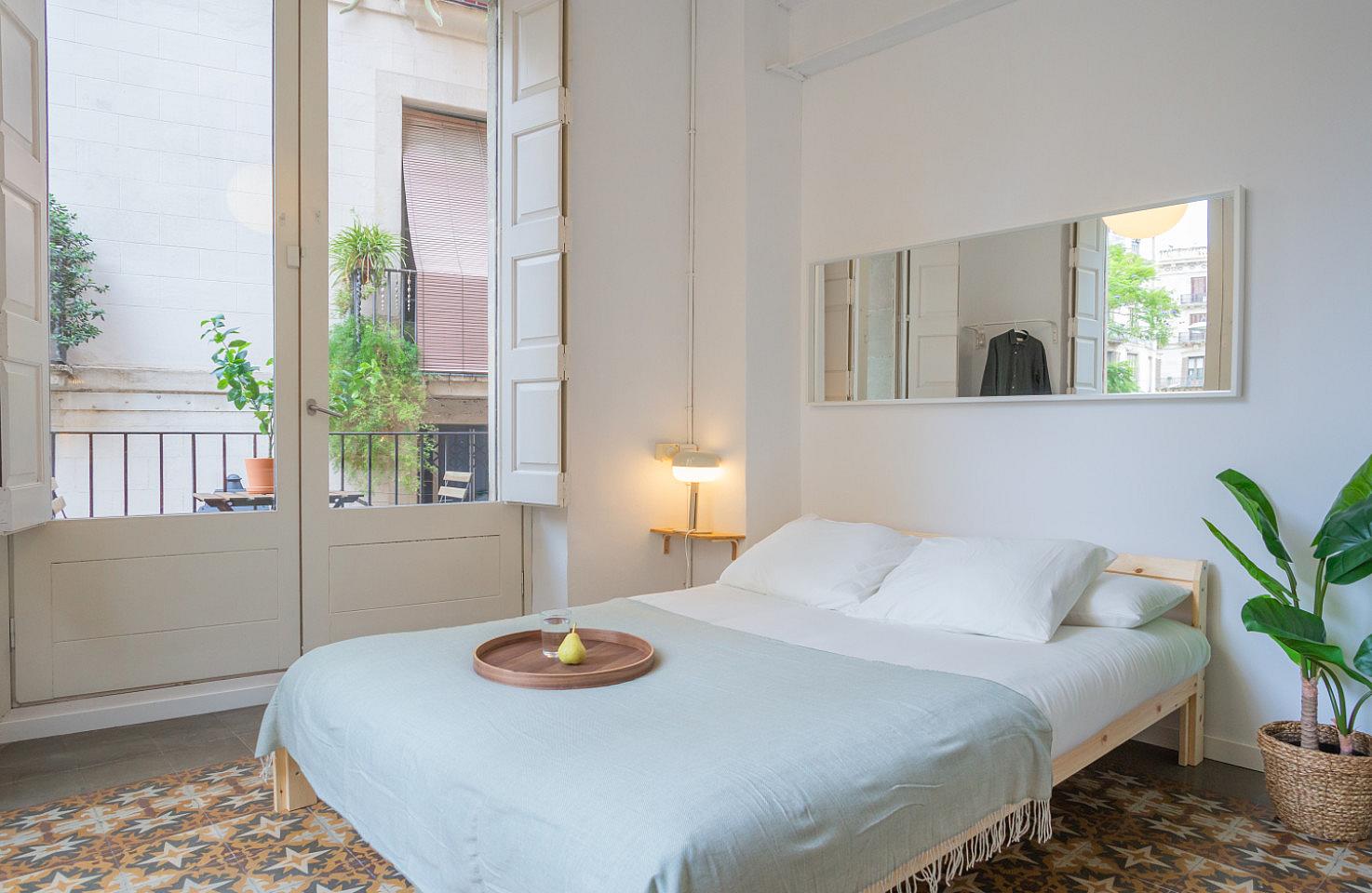 Stunning Double Room With Balconies (Born3) - Spacious Designer Coliving Flat in the Heart of Ciutat Vella's Historic Gothic Quarter Apartment - Gallery - 1
