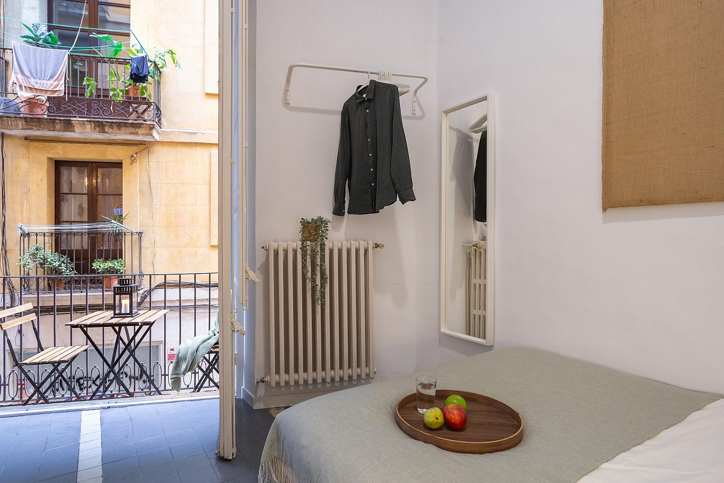 Double Room 2 (Born6) - Spacious Designer Coliving Flat in the Heart of Ciutat Vella's Historic Gothic Quarter Apartment - Gallery - 3