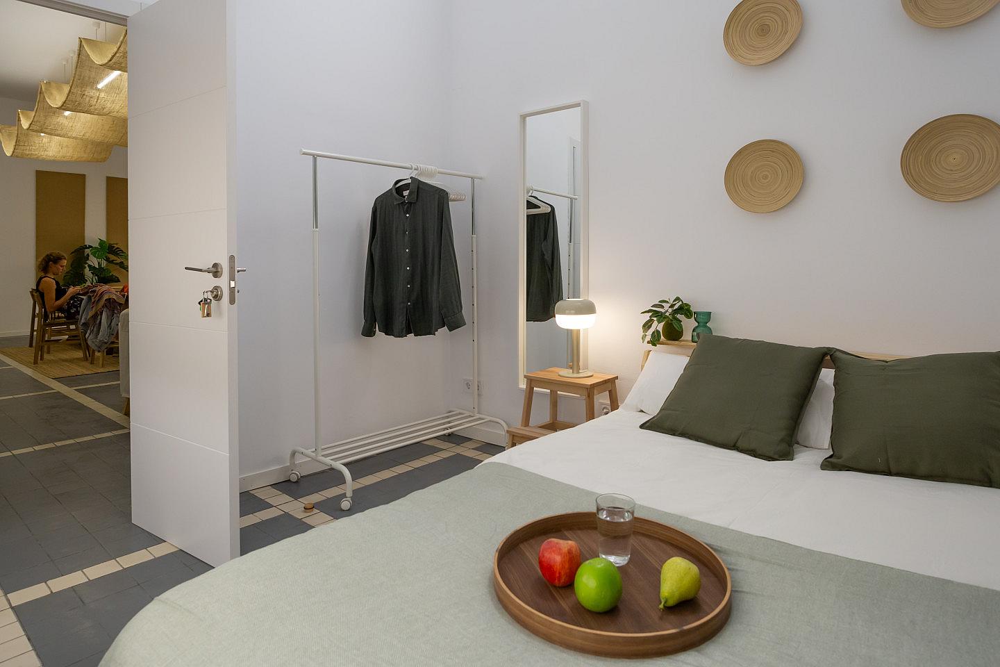 High Ceiling Double Room (Born9) - Spacious Designer Coliving Flat in the Heart of Ciutat Vella's Historic Gothic Quarter Apartment - Gallery - 4