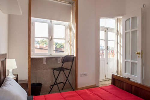 Welcoming double bedroom close to Jardim do Morro - Room 1