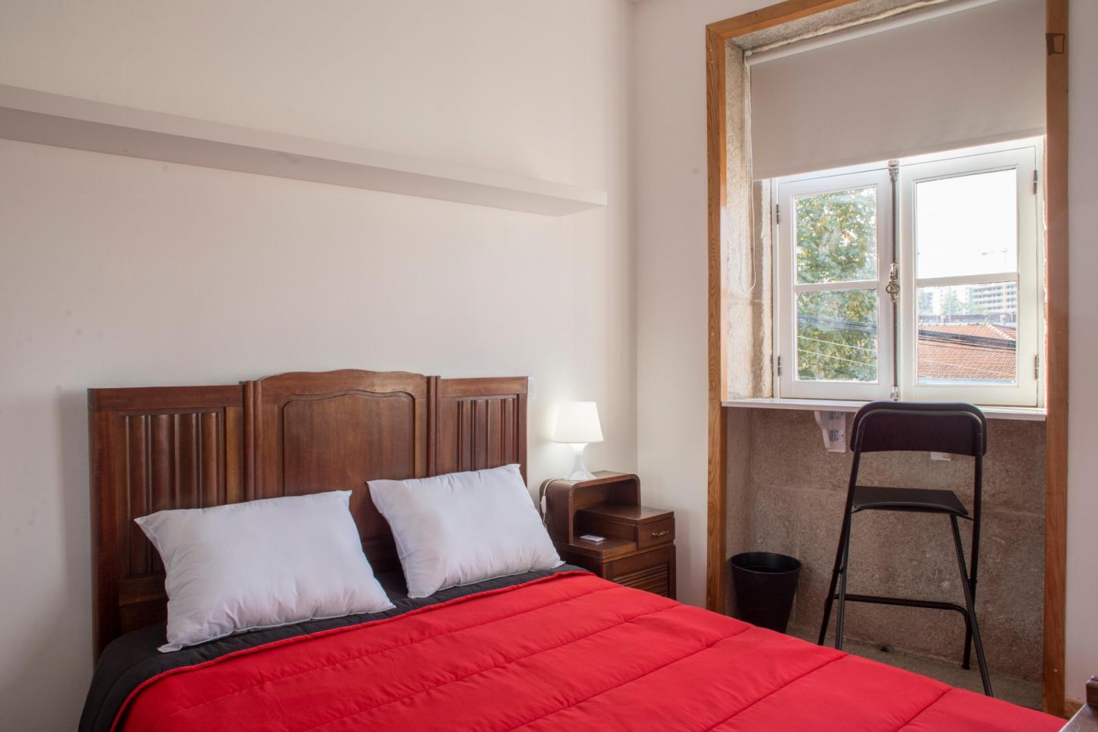 Welcoming Double Bedroom Close To Jardim Do Morro - Room 1 - 1