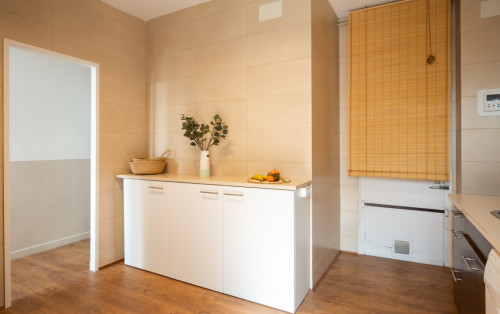Brightly Renovated Coliving Space with Scenic Views in Elegant Sarrià-Sant Gervasi Apartment