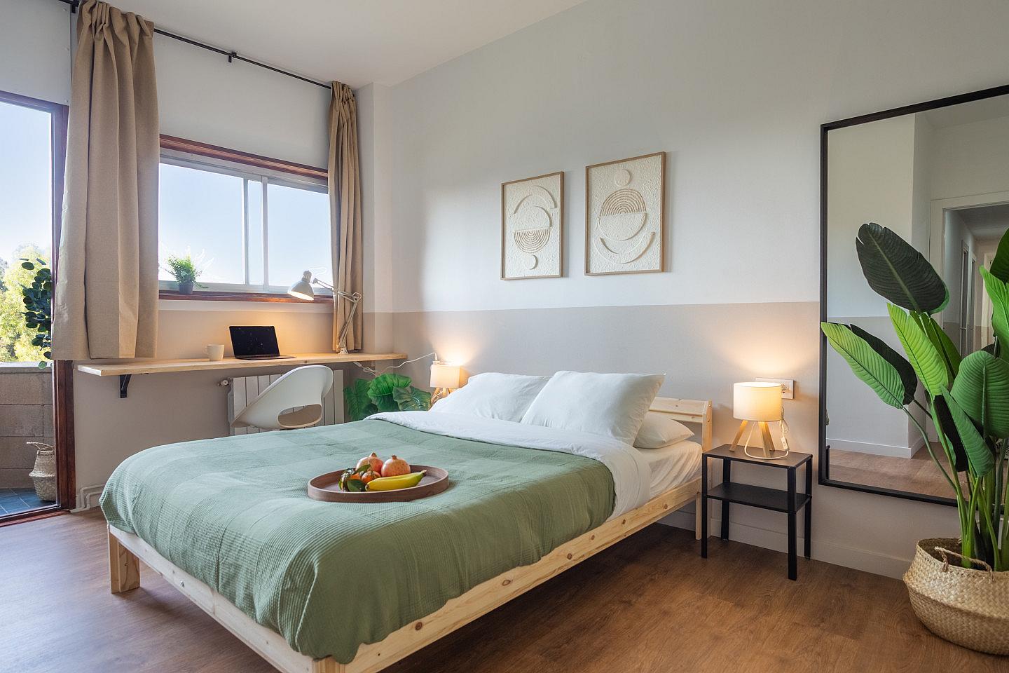 Big Double Room (Ganduxer Room 4) - Brightly Renovated Coliving Space with Scenic Views in Elegant Sarrià-Sant Gervasi Apartment - Gallery - 10