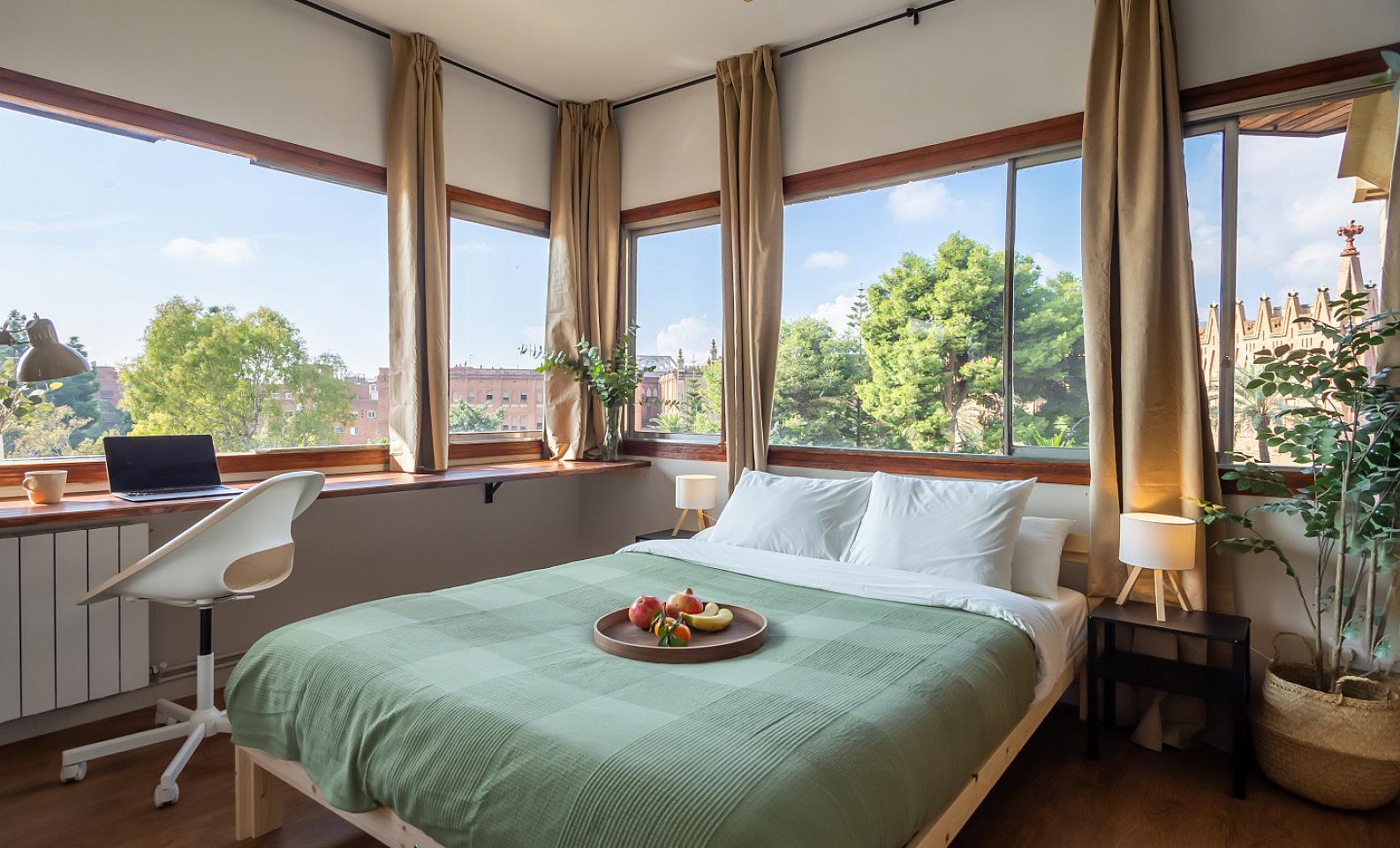 Bright Double Room With Views (Ganduxer Room 2) - Brightly Renovated Coliving Space with Scenic Views in Elegant Sarrià-Sant Gervasi Apartment - Gallery - 2