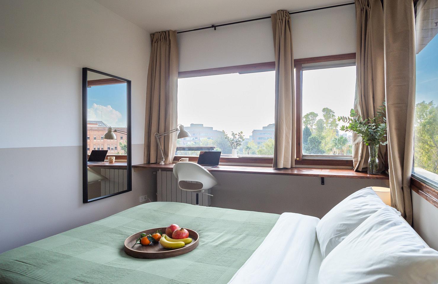 Bright Double Room With Views (Ganduxer Room 2) - Brightly Renovated Coliving Space with Scenic Views in Elegant Sarrià-Sant Gervasi Apartment - Gallery - 4