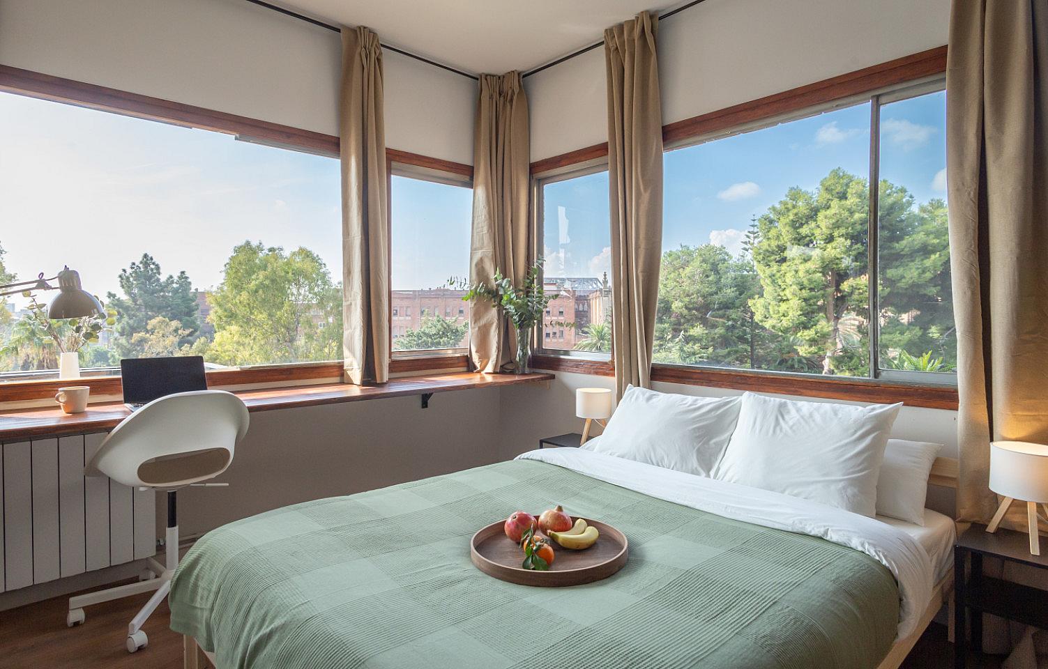 Bright Double Room With Views (Ganduxer Room 2) - Brightly Renovated Coliving Space with Scenic Views in Elegant Sarrià-Sant Gervasi Apartment - Gallery - 5