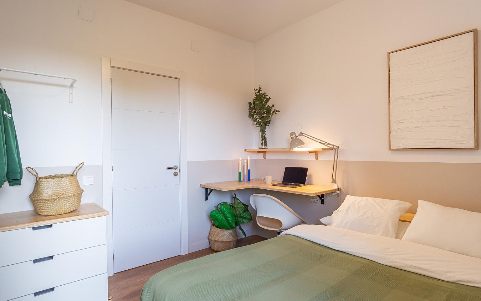 Large Double Room (Ganduxer Room 3) - Brightly Renovated Coliving Space with Scenic Views in Elegant Sarrià-Sant Gervasi Apartment - Gallery - 5
