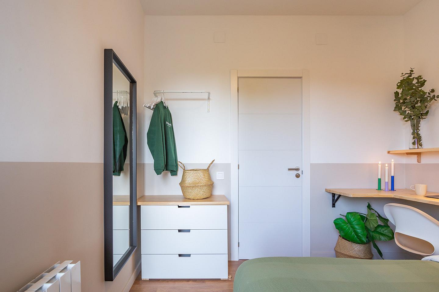 Large Double Room (Ganduxer Room 3) - Brightly Renovated Coliving Space with Scenic Views in Elegant Sarrià-Sant Gervasi Apartment - Gallery - 7