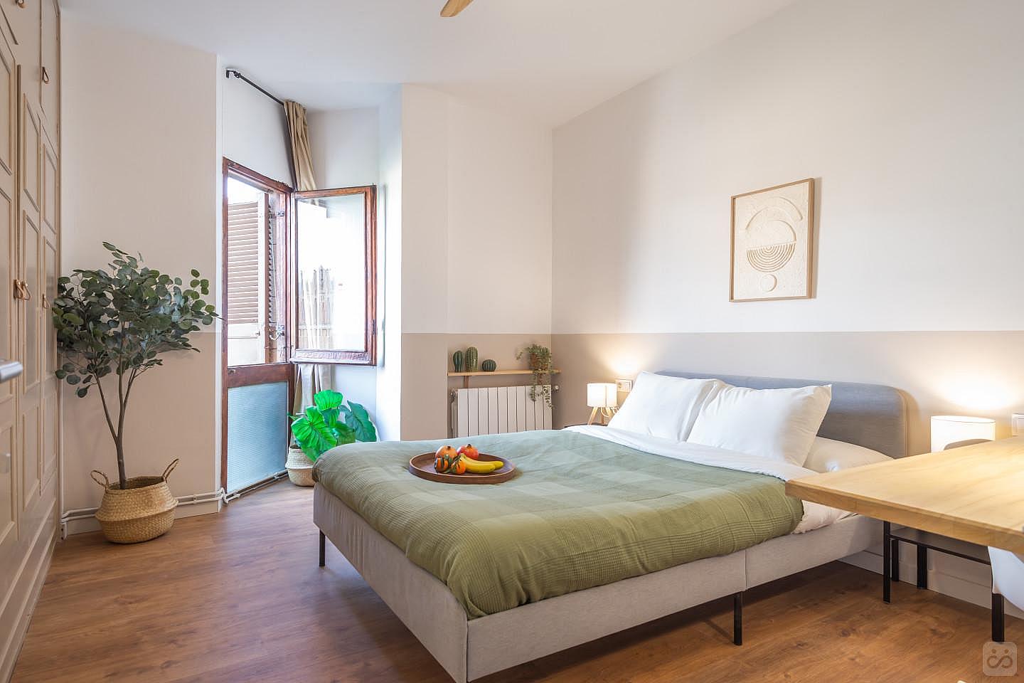 Spacious Double Room With Views (Ganduxer Room 6) - Brightly Renovated Coliving Space with Scenic Views in Elegant Sarrià-Sant Gervasi Apartment - Gallery - 1