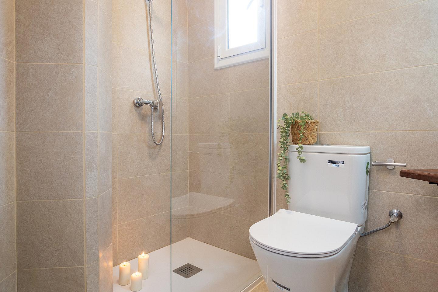 Cozy Room (Ganduxer Room1) - Brightly Renovated Coliving Space with Scenic Views in Elegant Sarrià-Sant Gervasi Apartment - Gallery - 6