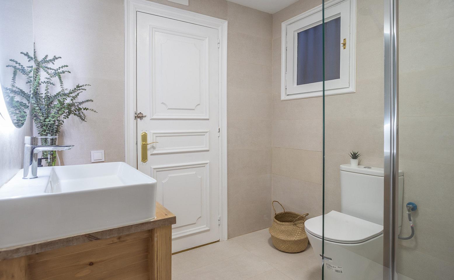  Large Double Room (Laietana, Room 4)  -  Laietana Home  - Gallery -  9