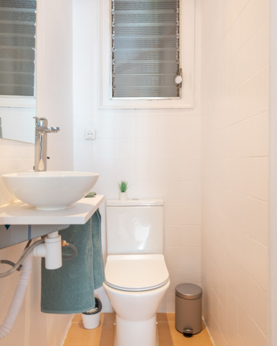 Spacious Designer Coliving Flat with Concierge in Vibrant Eixample