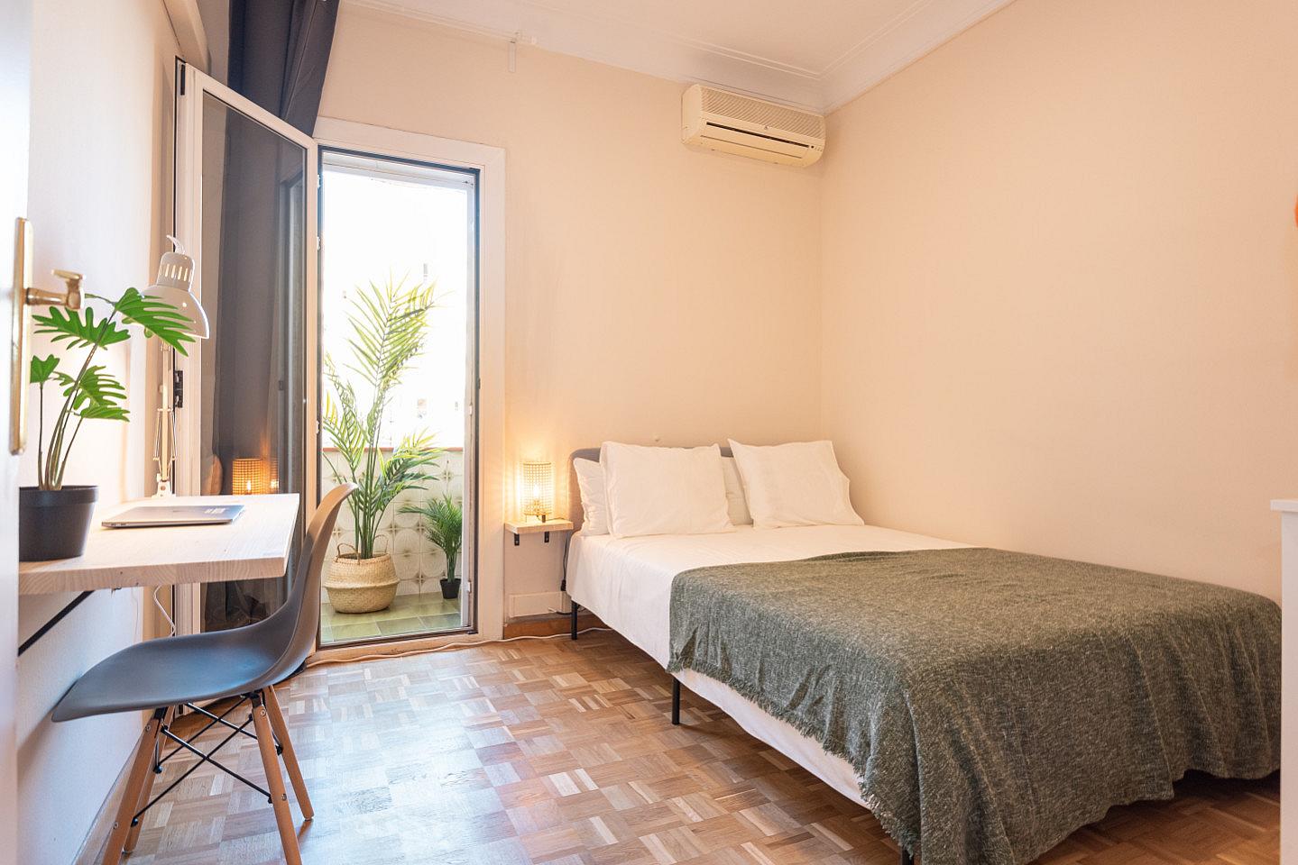  Double Room With Balcony (Casanova2)  -  Spacious Designer Coliving Flat with Concierge in Vibrant Eixample Apartment  - Gallery -  8