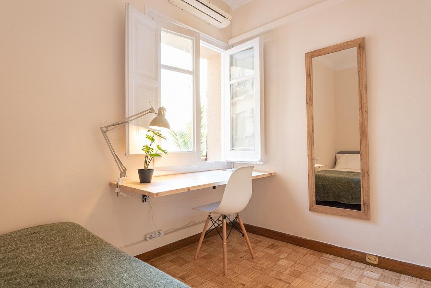  Bright Double Room (Casanova1)  -  Spacious Designer Coliving Flat with Concierge in Vibrant Eixample Apartment  - Gallery -  5