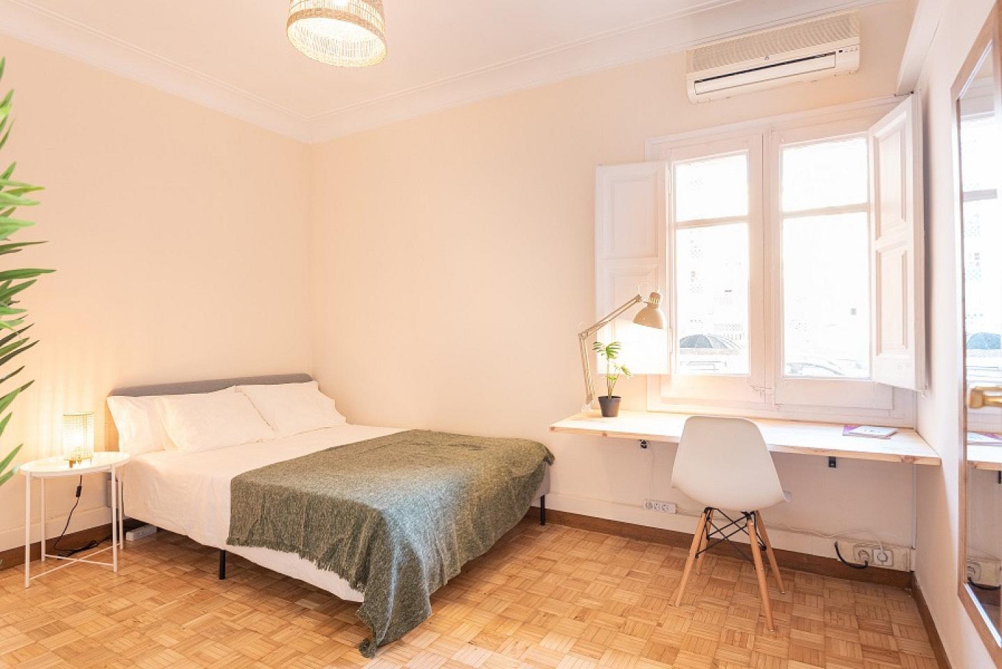  Bright Double Room (Casanova1)  -  Spacious Designer Coliving Flat with Concierge in Vibrant Eixample Apartment  - Gallery -  10