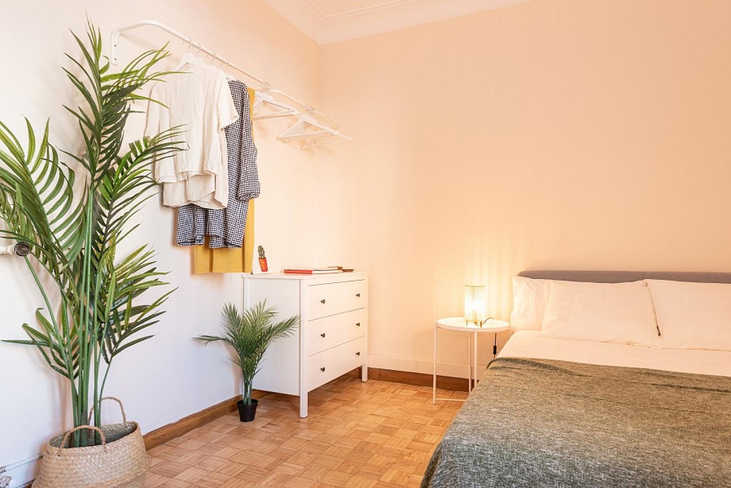  Bright Double Room (Casanova1)  -  Spacious Designer Coliving Flat with Concierge in Vibrant Eixample Apartment  - Gallery -  21