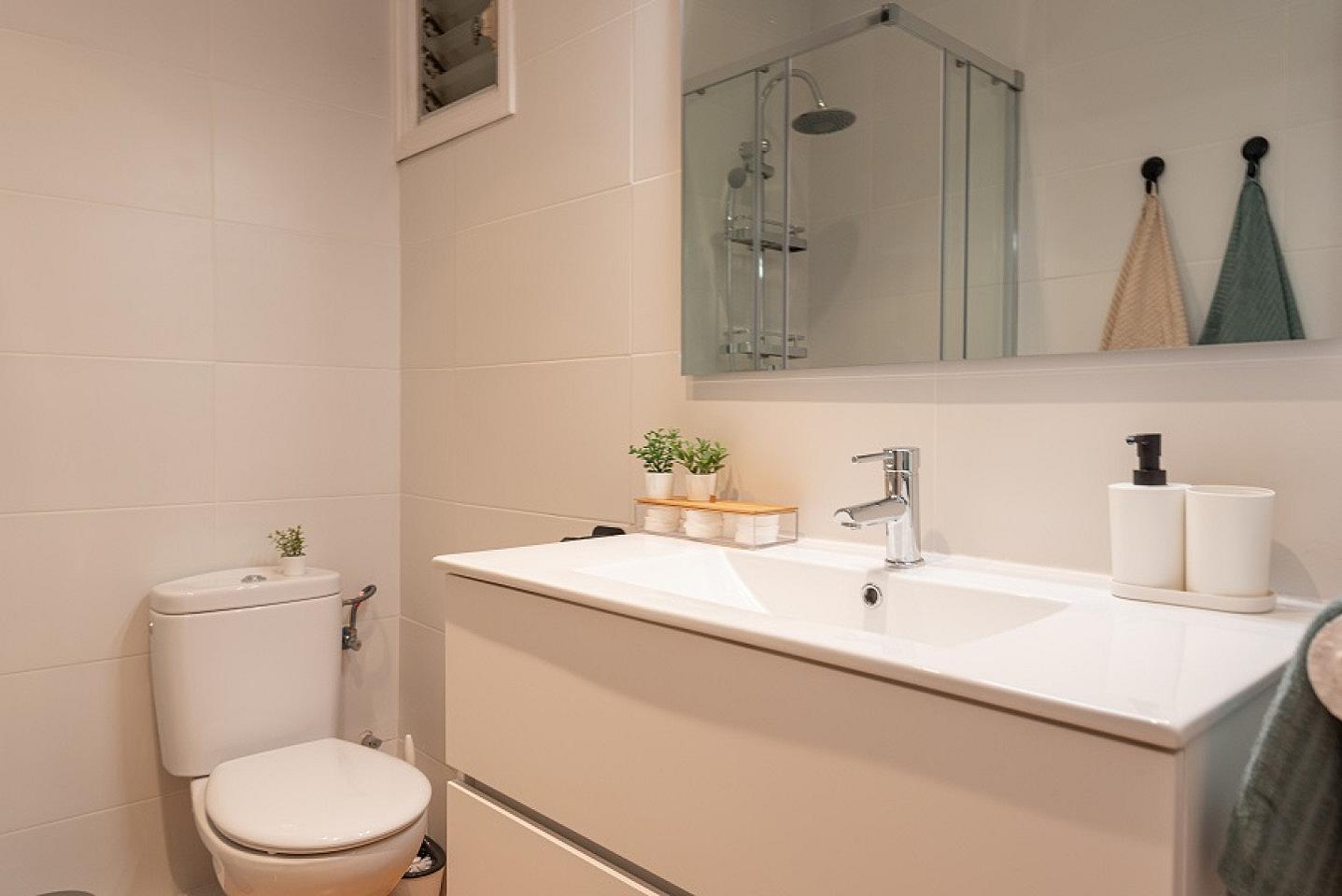  Bright Double Room (Casanova1)  -  Spacious Designer Coliving Flat with Concierge in Vibrant Eixample Apartment  - Gallery -  7