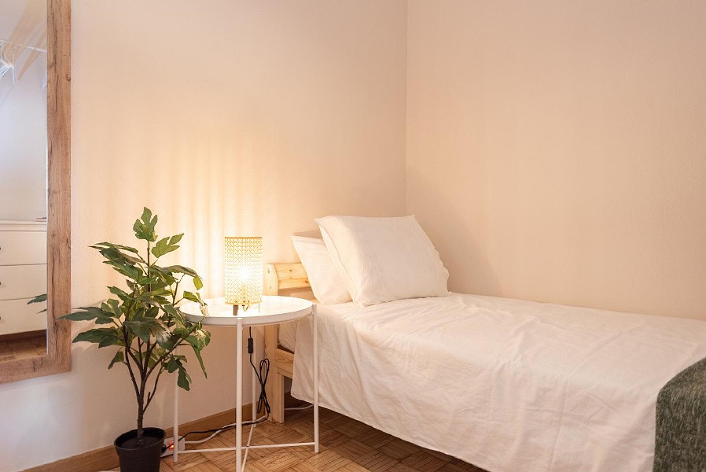  Cozy Single Room (Casanova3)  -  Spacious Designer Coliving Flat with Concierge in Vibrant Eixample Apartment  - Gallery -  18