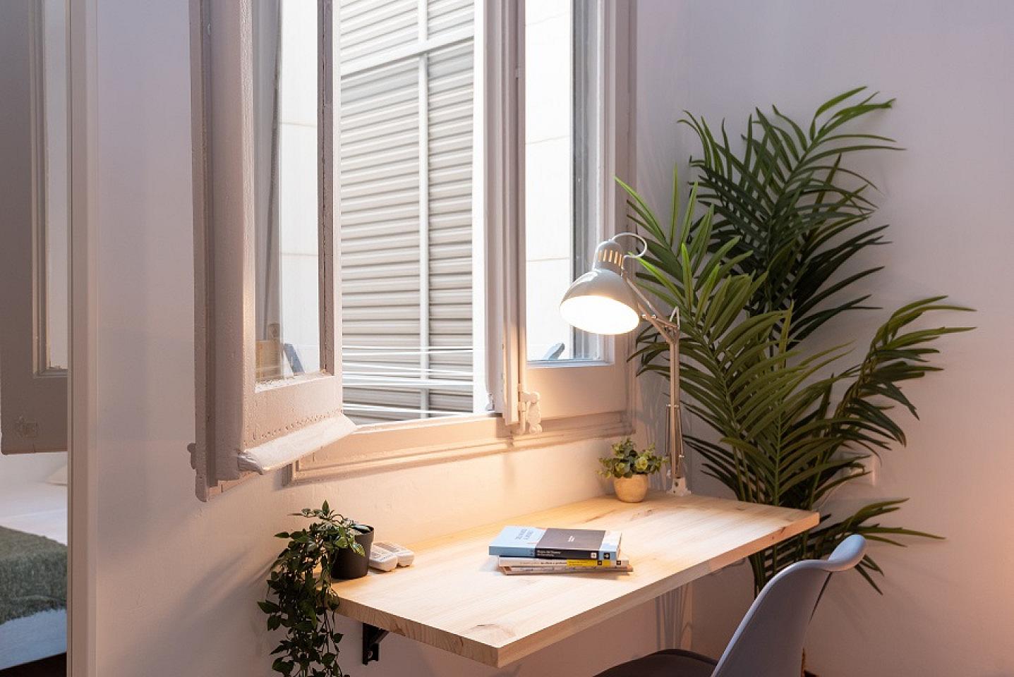  Cozy Double Room (Urgell Room 3)  -  Spacious Designer Coliving Flat with Balcony in Iconic L'Eixample Home  - Gallery -  2