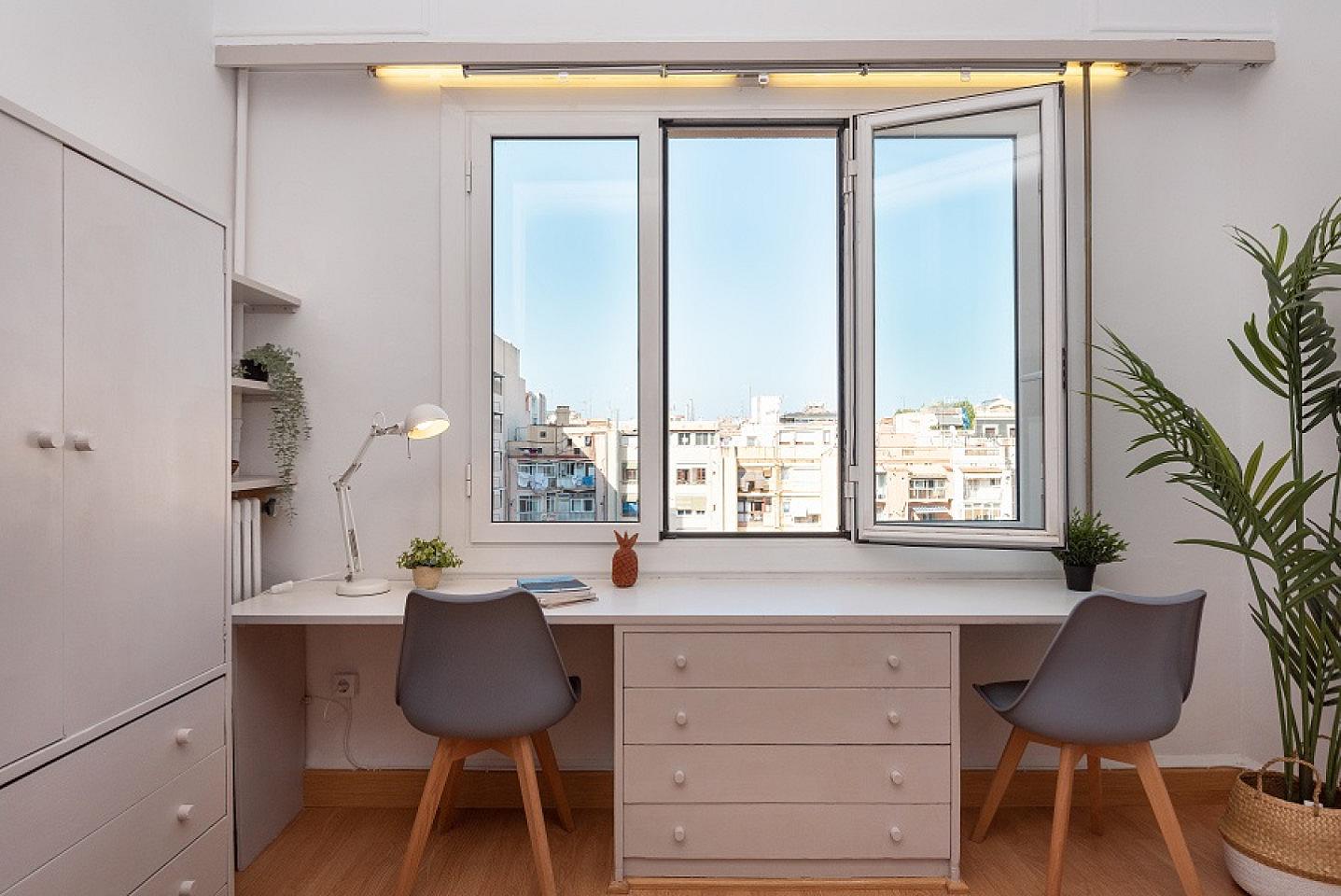  Huge Double Room (Urgell Room 5)  -  Spacious Designer Coliving Flat with Balcony in Iconic L'Eixample Home  - Gallery -  3
