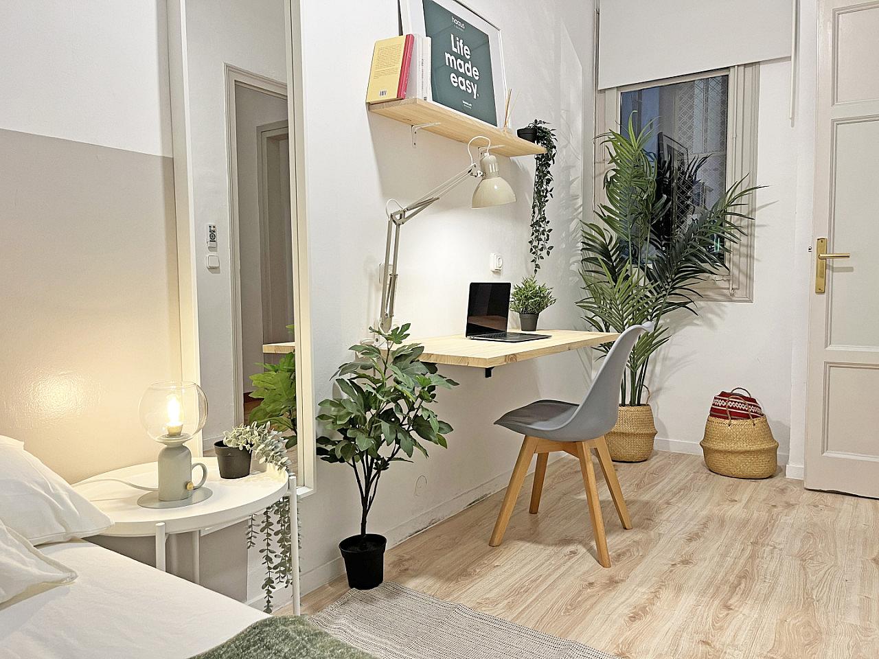  Double Bedroom With Annexed Walking Closet (Urgell Room 6)  -  Spacious Designer Coliving Flat with Balcony in Iconic L'Eixample Home  - Gallery -  2