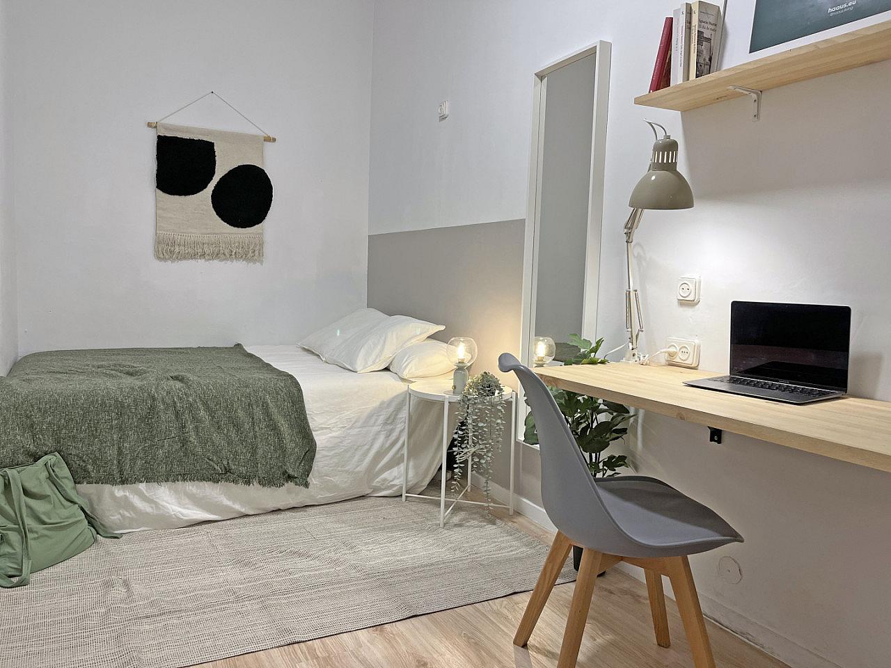  Double Bedroom With Annexed Walking Closet (Urgell Room 6)  -  Spacious Designer Coliving Flat with Balcony in Iconic L'Eixample Home  - Gallery -  1