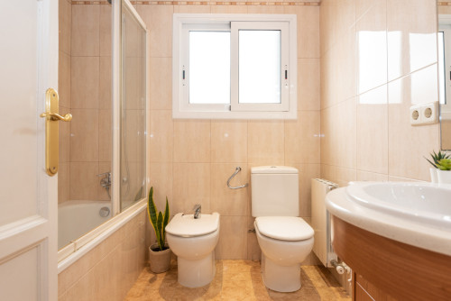 Luxurious Penthouse Coliving with Terraces in Elegant Sant Gervasi