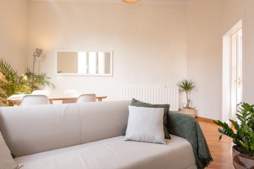 Luxurious Penthouse Coliving with Terraces in Elegant Sant Gervasi