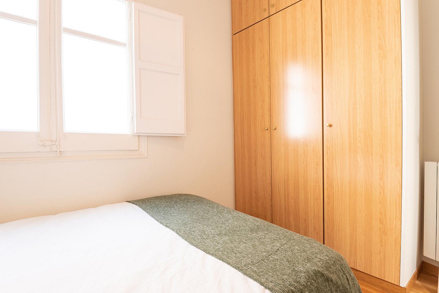 Double Room With Large Wardrobe (TeoAt2) - Luxurious Penthouse Coliving with Terraces in Elegant Sant Gervasi Apartment - Gallery - 2