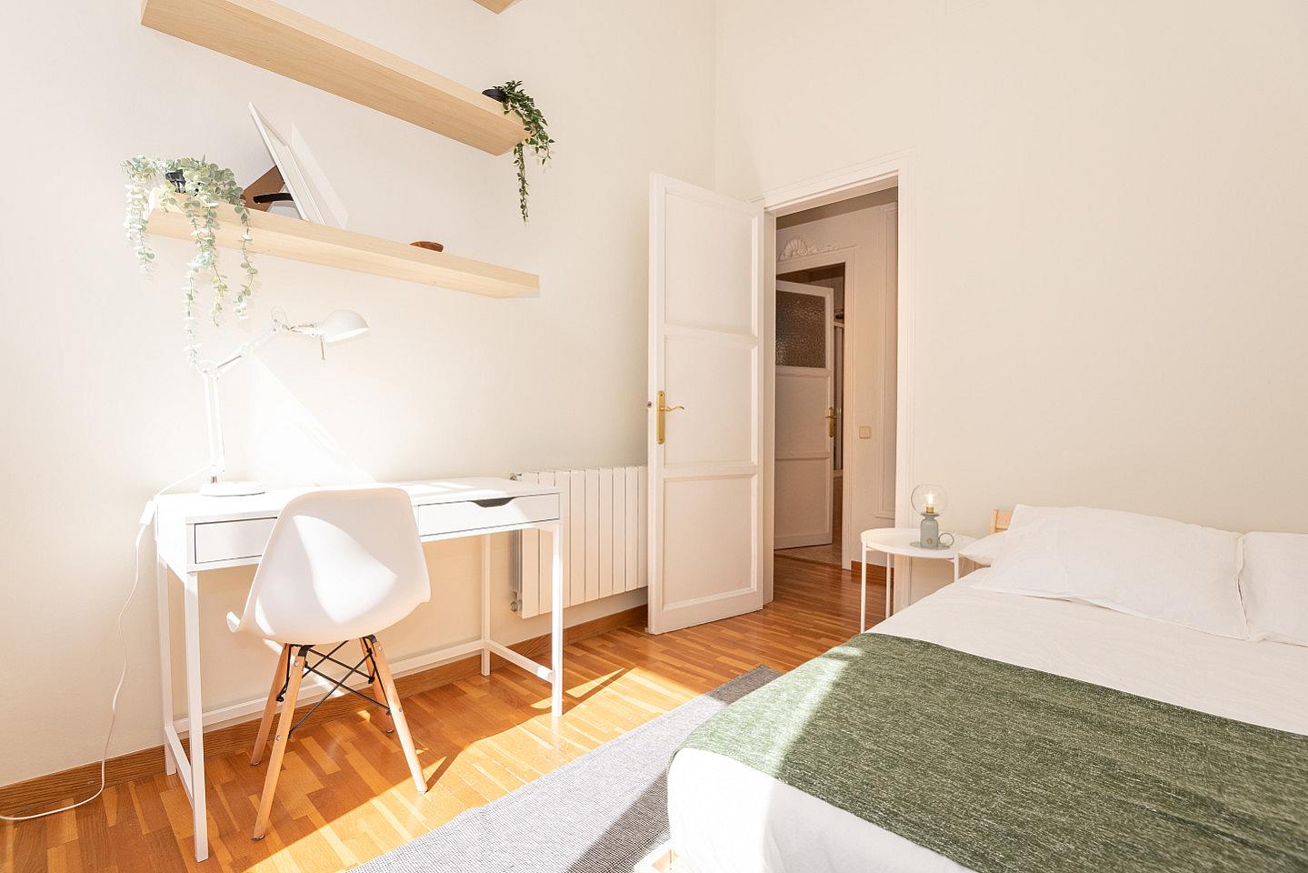 Sunny Double Room With Terrace (TeoAt4) - Luxurious Penthouse Coliving with Terraces in Elegant Sant Gervasi Apartment - Gallery - 8