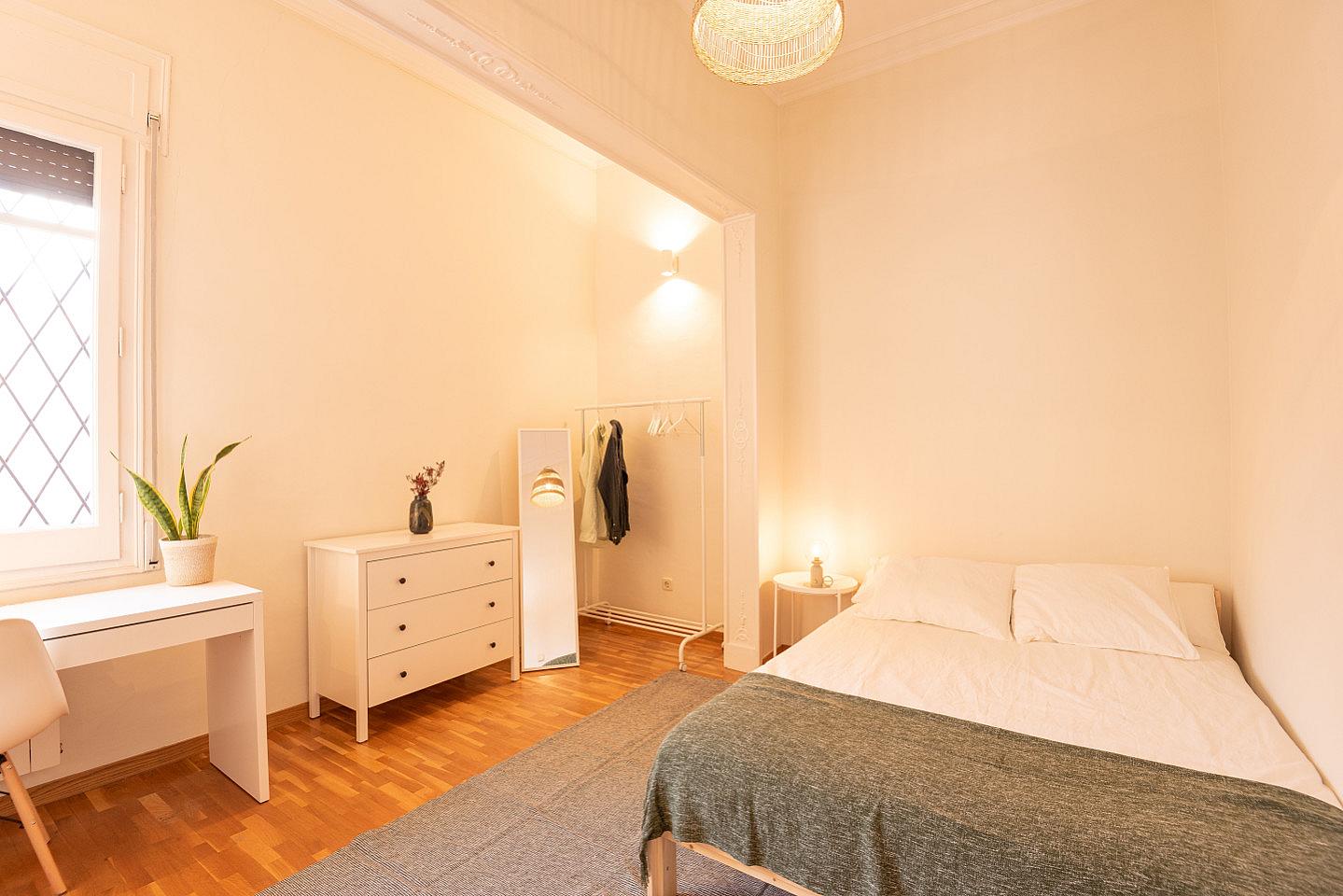 Large And Bright Double Room (TeoAt6) - Luxurious Penthouse Coliving with Terraces in Elegant Sant Gervasi Apartment - Gallery - 9