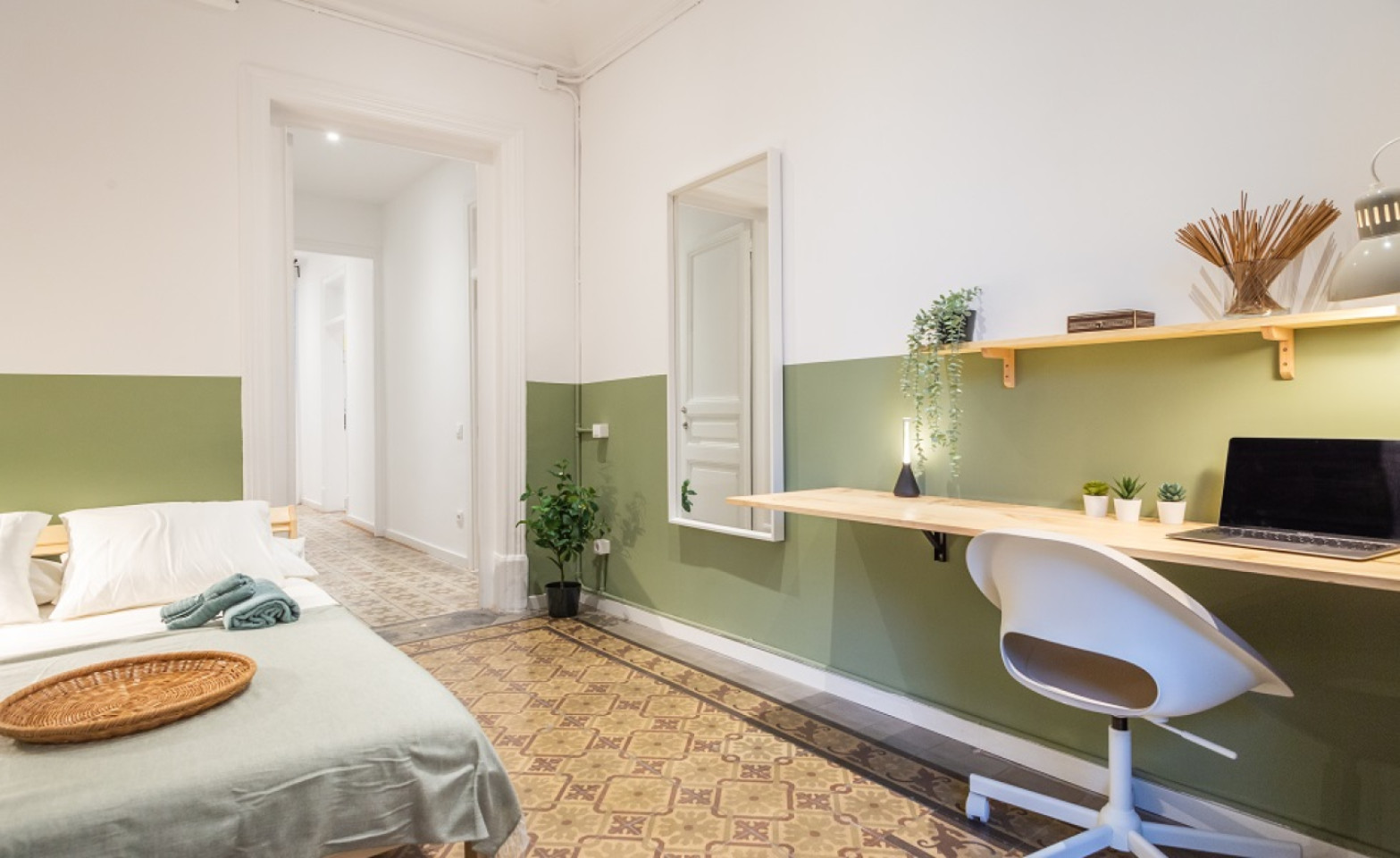  Double Room With Terrace  -  Designer-Coliving Flat with Historic Charm in Barcelona's Gothic Quarter Apartment  - Gallery -  10